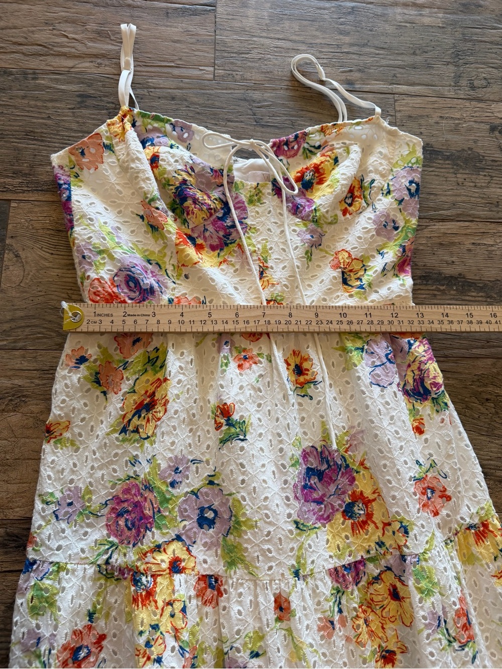 WAYF white midi dress with a colorful floral pattern and tiered skirt. - Picture 7 of 10